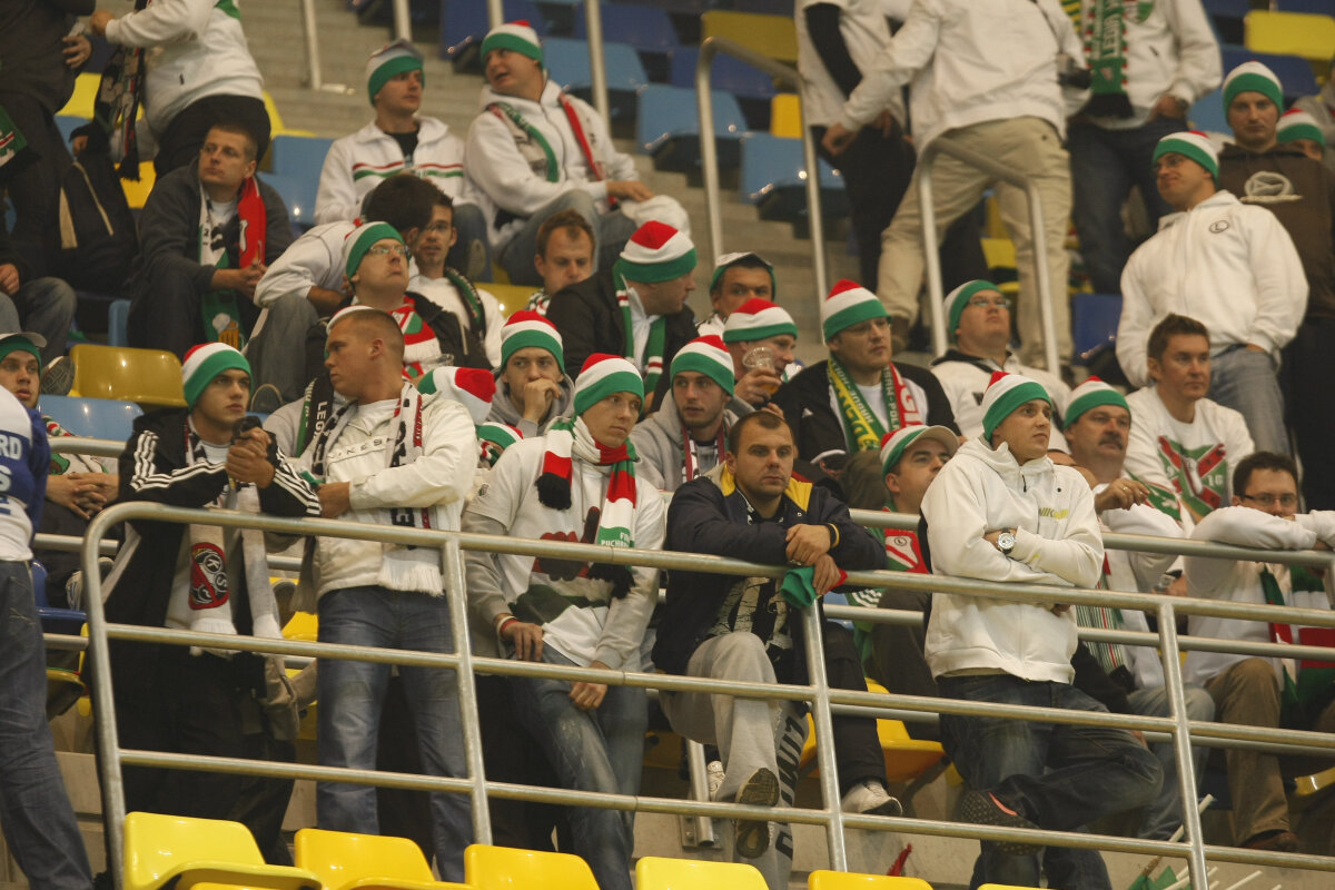 FOTO Un polonez şi-a pierdut cîteva degete după ce i-a explodat o petardă în mînă