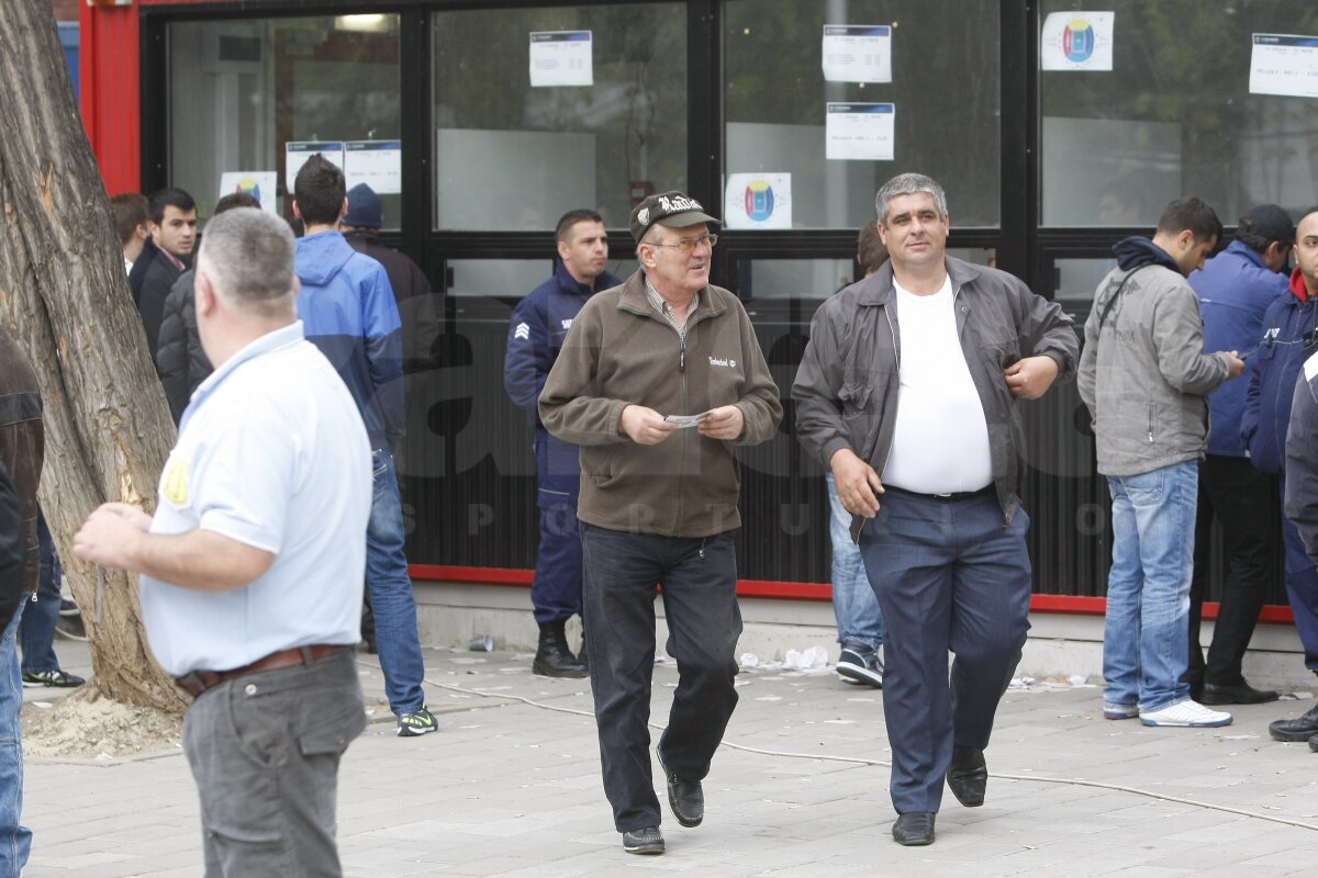 FOTO Steaua nu poate opri o invazie rapidistă pe Arena Naţională! Ce spune Jandarmeria