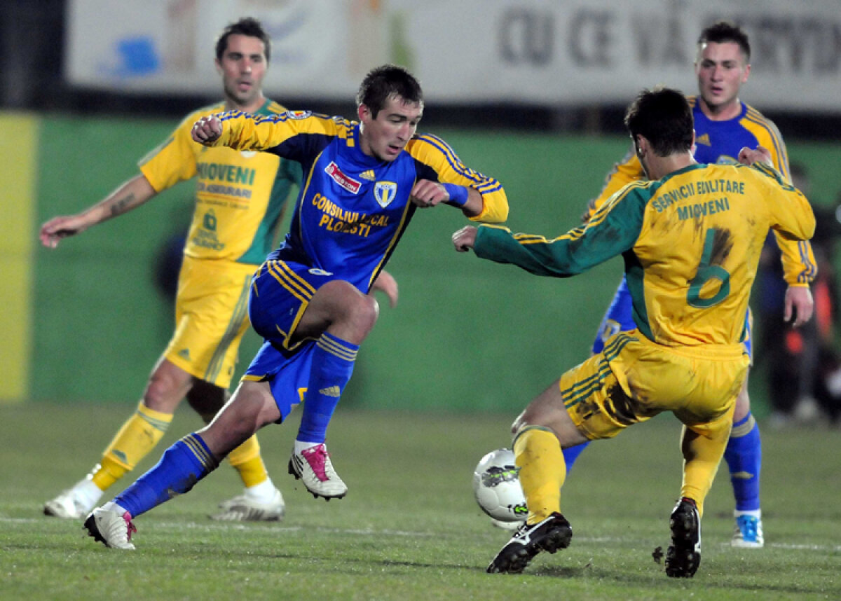 Ca la matineu » Mioveni şi Petrolul au remizat alb după un meci urît