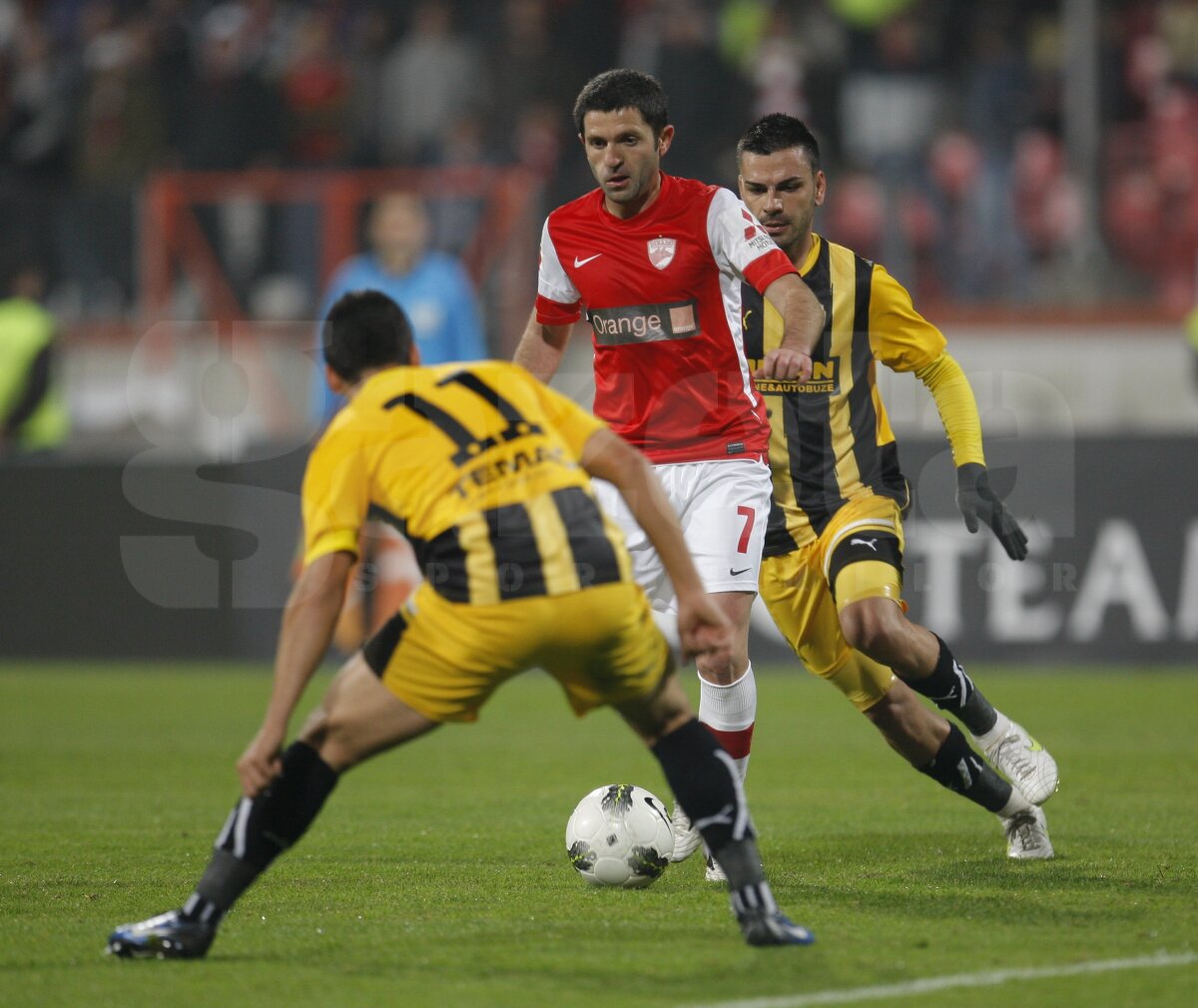 FOTO Braşovul o încurcă pe Dinamo acasă, 0-0