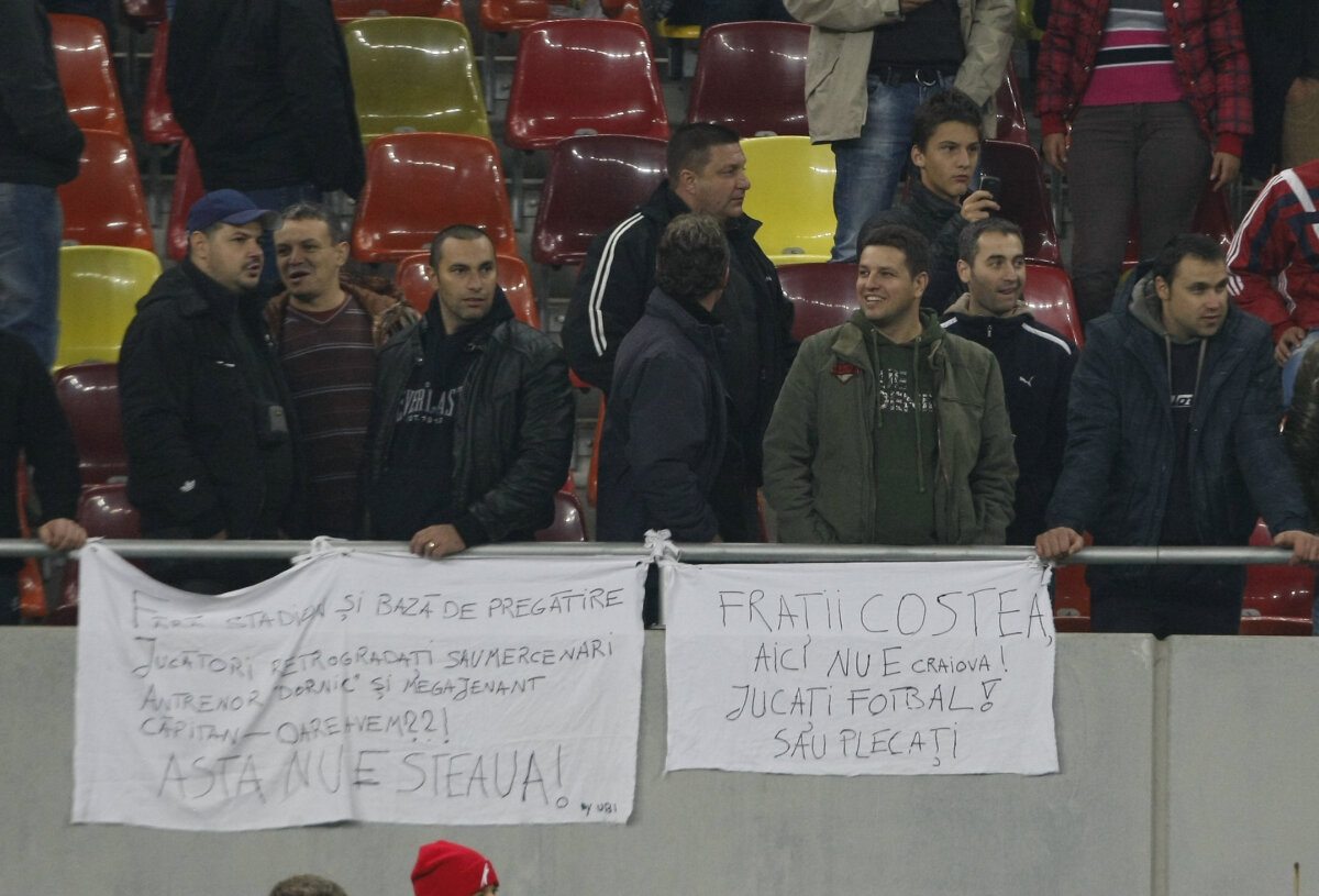 FOTO Avertisment pentru fraţii Costea: "Jucaţi fotbal sau plecaţi"