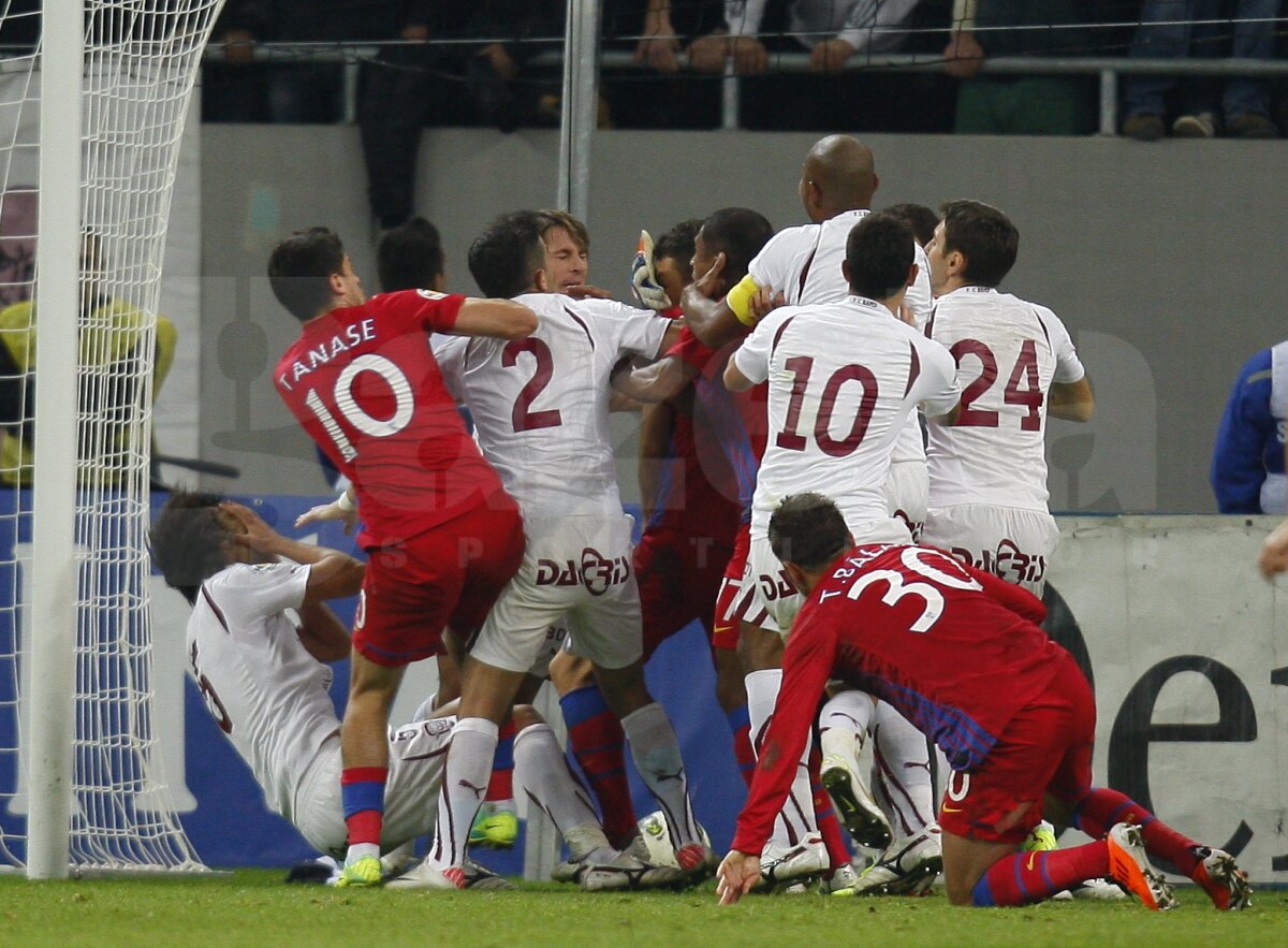 FOTO Bătaie generală la Steaua - Rapid. Prepeliţă şi Alexa au fost eliminaţi!