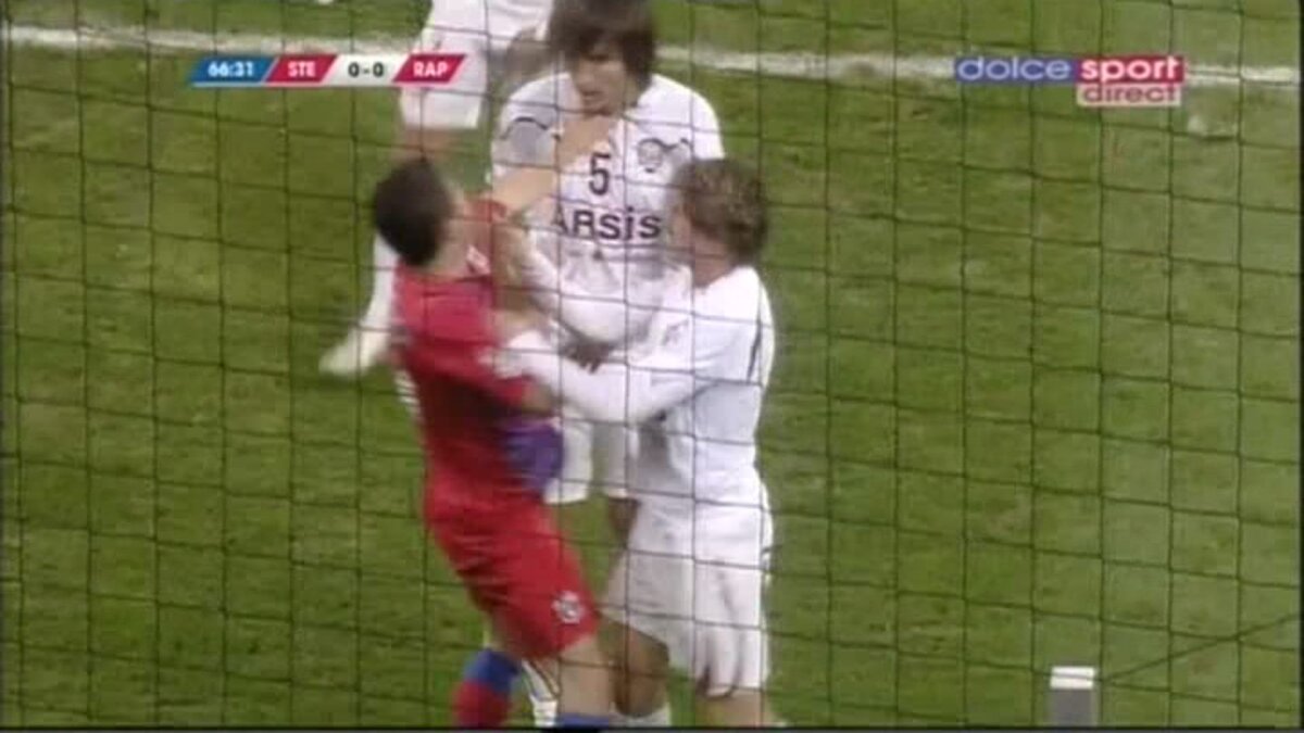 Bătaie ca-n şapte păcate la derby » Vezi imagini de la răfuială
