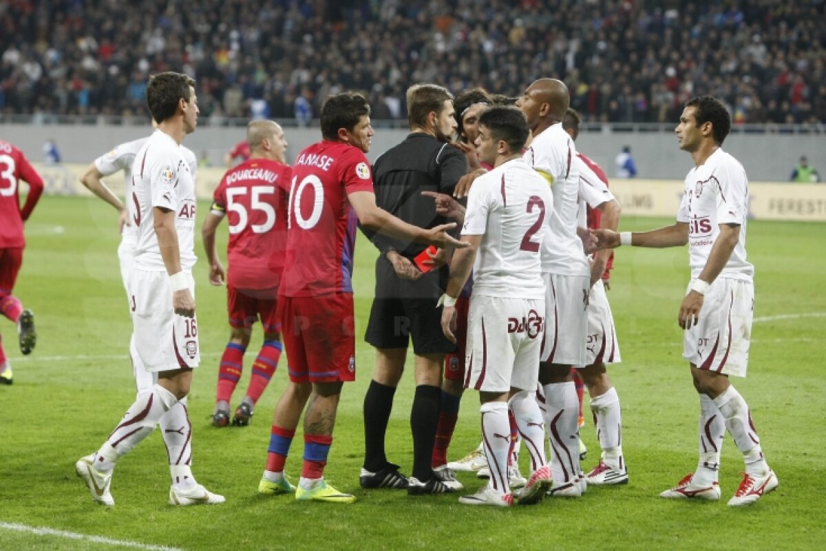 FOTO Steaua putea cîştiga un nou derby la "masa verde" » Rapidul ar fi putut avea 5 eliminaţi