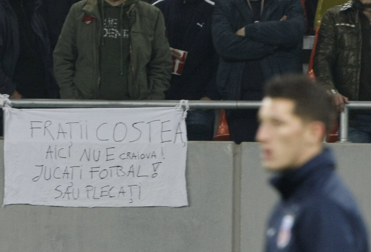 Povestea unui BANNER » Suporterii stelişti sînt disperaţi: ”Echipa noastră dispare în fiecare zi!”