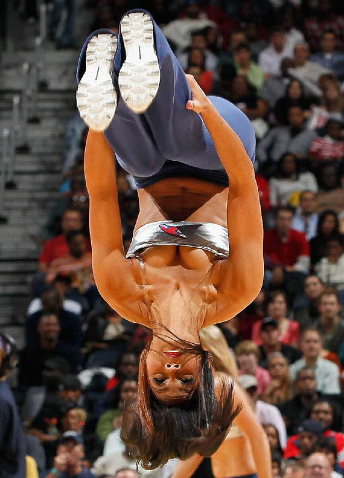 FOTO Majoretele din NBA au înnebunit fanii din toată lumea cu poziţiile lor