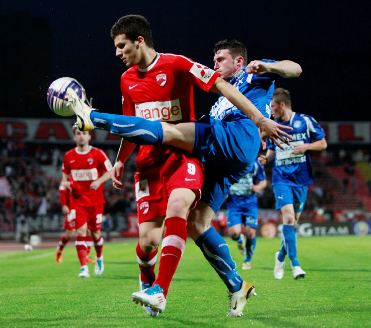 Dinamo se califică în "sferturile" Cupei după 5-0 cu Gaz Metan Severin