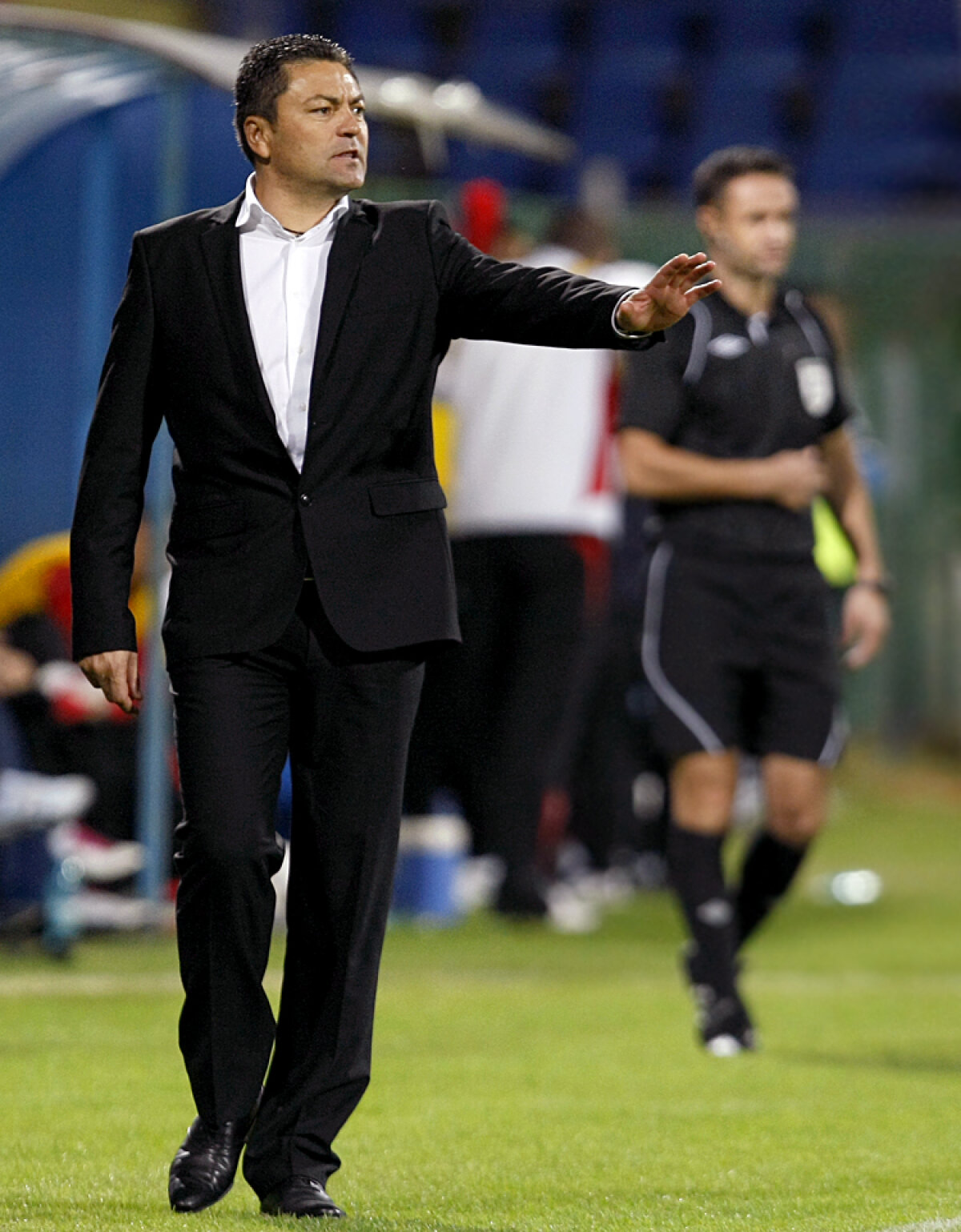 Ilie Stan dă un nou examen ca antrenor al Stelei » Fanii o văd pe Poli favorită în derby-ul din optimile Cupei