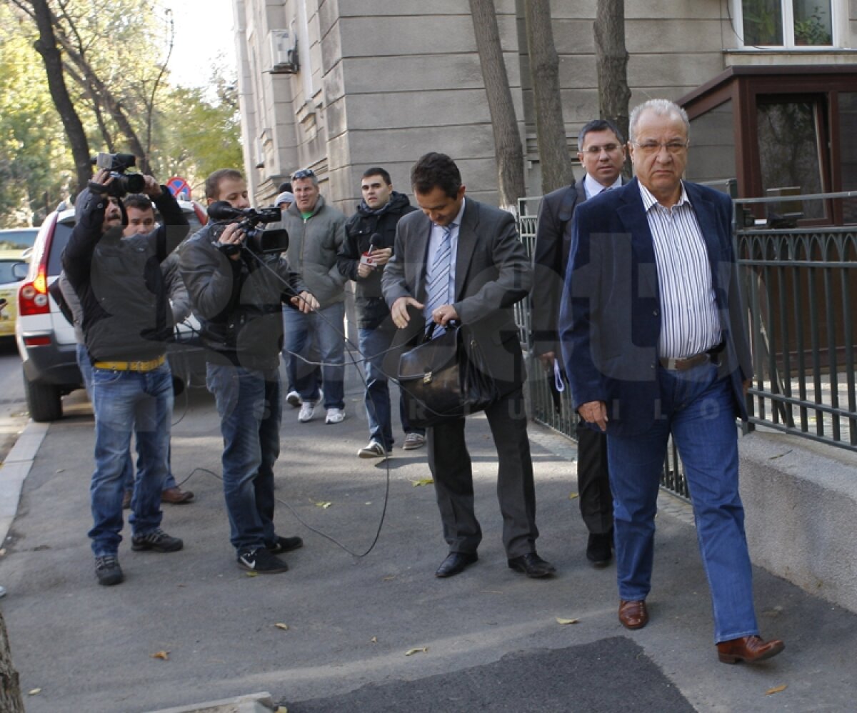 UPDATE Dragomir a ieşit nervos din sediul DNA: "Vreţi corectitudine sau vreţi sînge?"