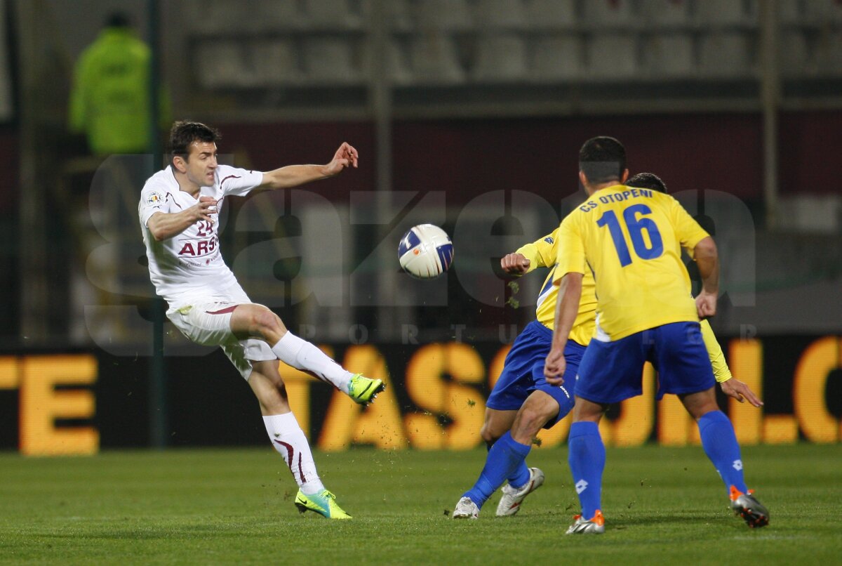 FOTO Rapid se califică în "sferturi" după 5-0 în faţa Otopeniului