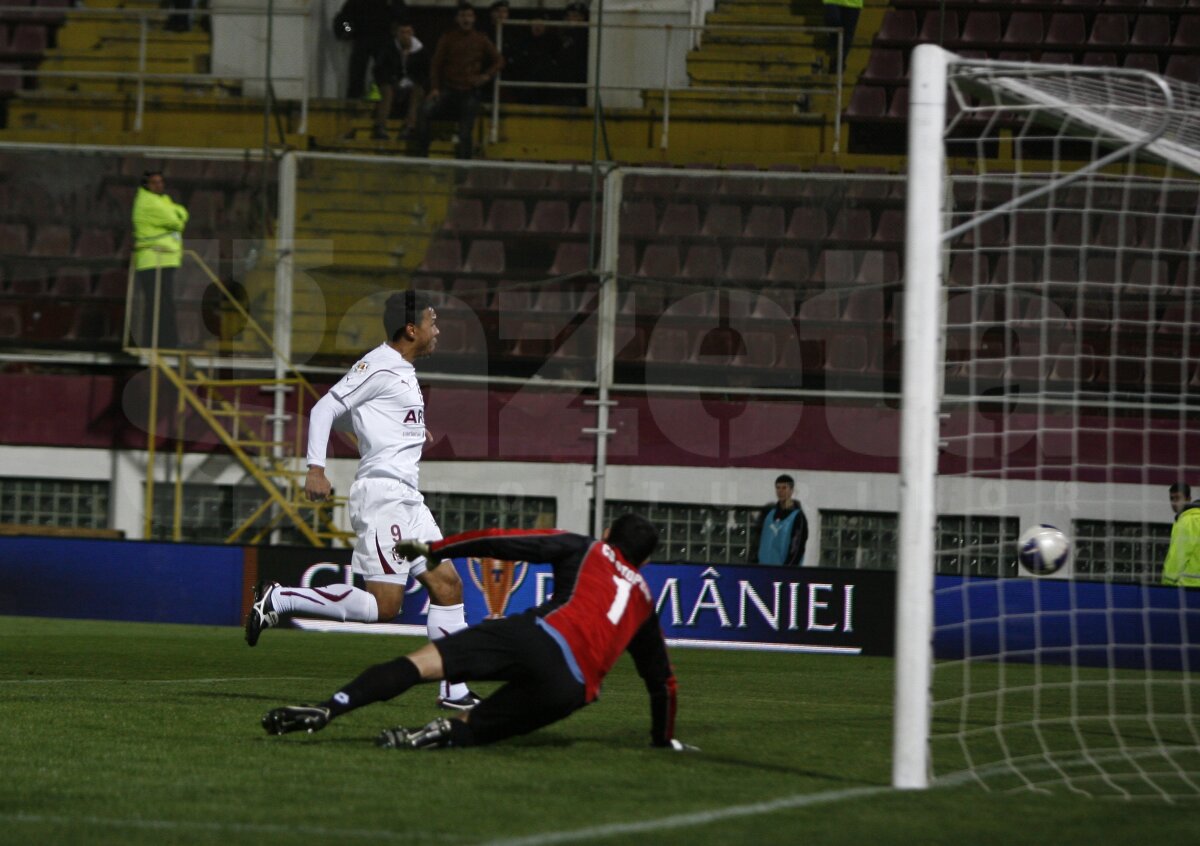FOTO Rapid se califică în "sferturi" după 5-0 în faţa Otopeniului