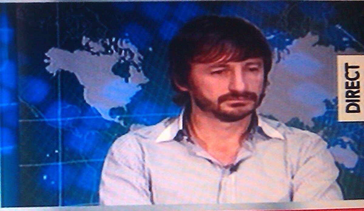 Schimbare şocantă de look a unui om de fotbal. Îl recunoşti?