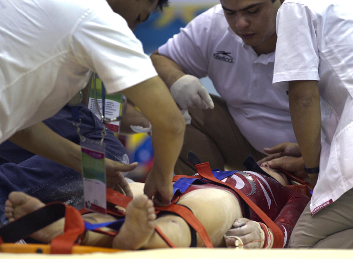 VIDEO/ Accident teribil la Jocurile Panamericane. O gimnastă a căzut cu gîtul pe paralele