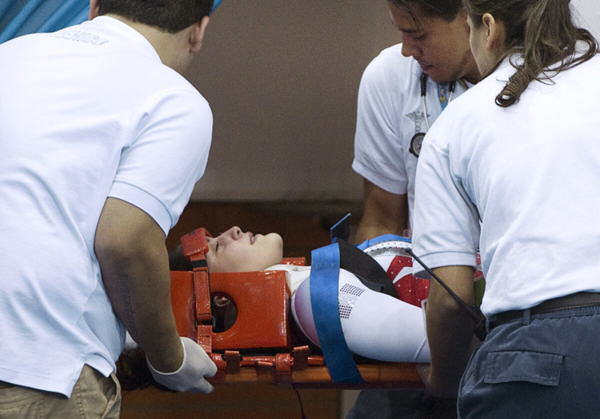 VIDEO/ Accident teribil la Jocurile Panamericane. O gimnastă a căzut cu gîtul pe paralele