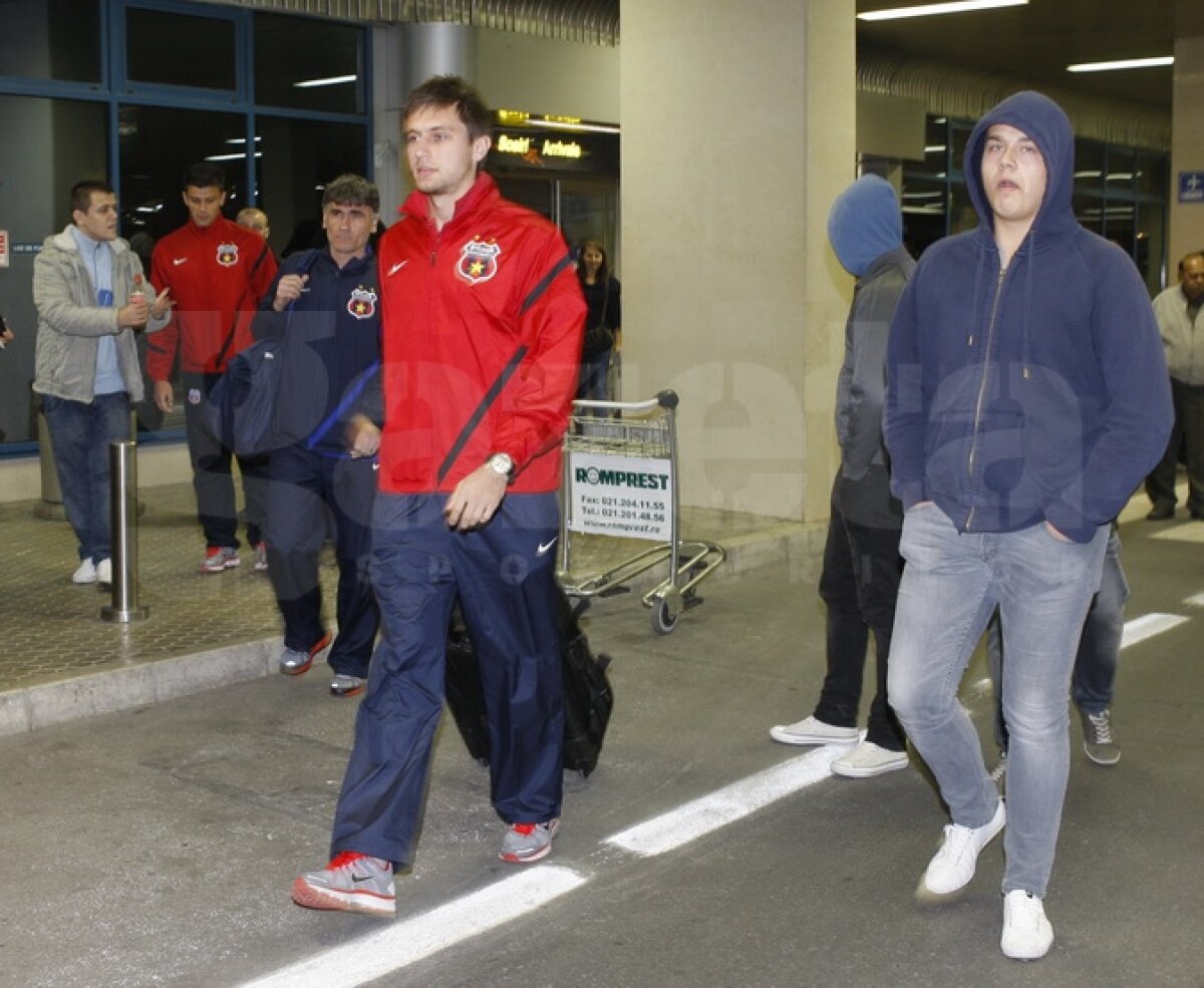 Steliştii s-au lovit la aeroport de furia fanilor: "Luaţi bani de aici!" :)
