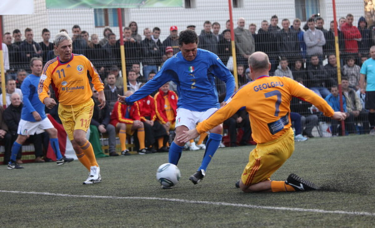 Ce mai circotecă! » Meciul care ar fi trebuit să serbeze 28 de ani de la marea victorie a României împotriva Italiei a fost doar o glumă proastă