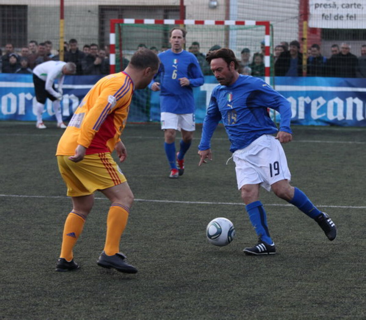 Ce mai circotecă! » Meciul care ar fi trebuit să serbeze 28 de ani de la marea victorie a României împotriva Italiei a fost doar o glumă proastă