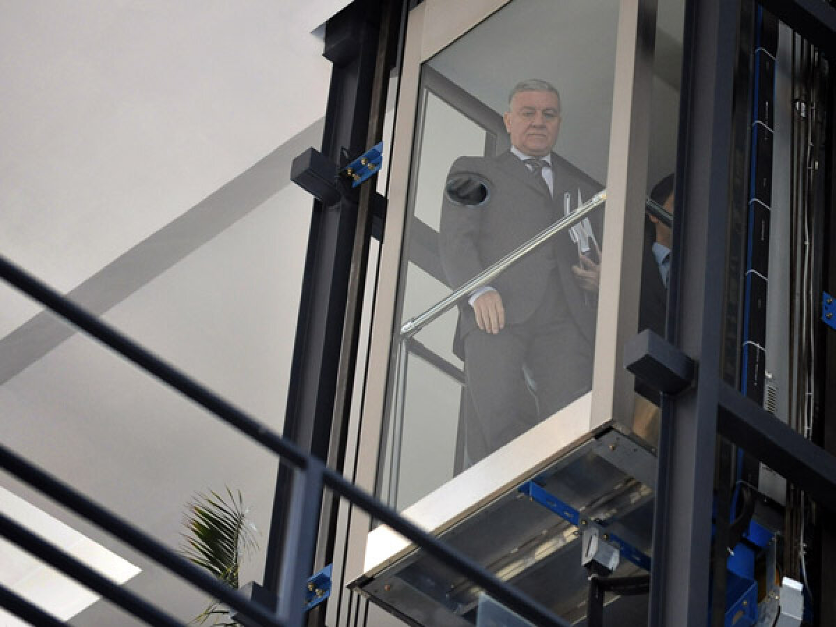 Două ore în casa învinuiţilor » Reportaj la Casa Fotbalului despre cum se disculpă FRF în cazul excluderii Craiovei