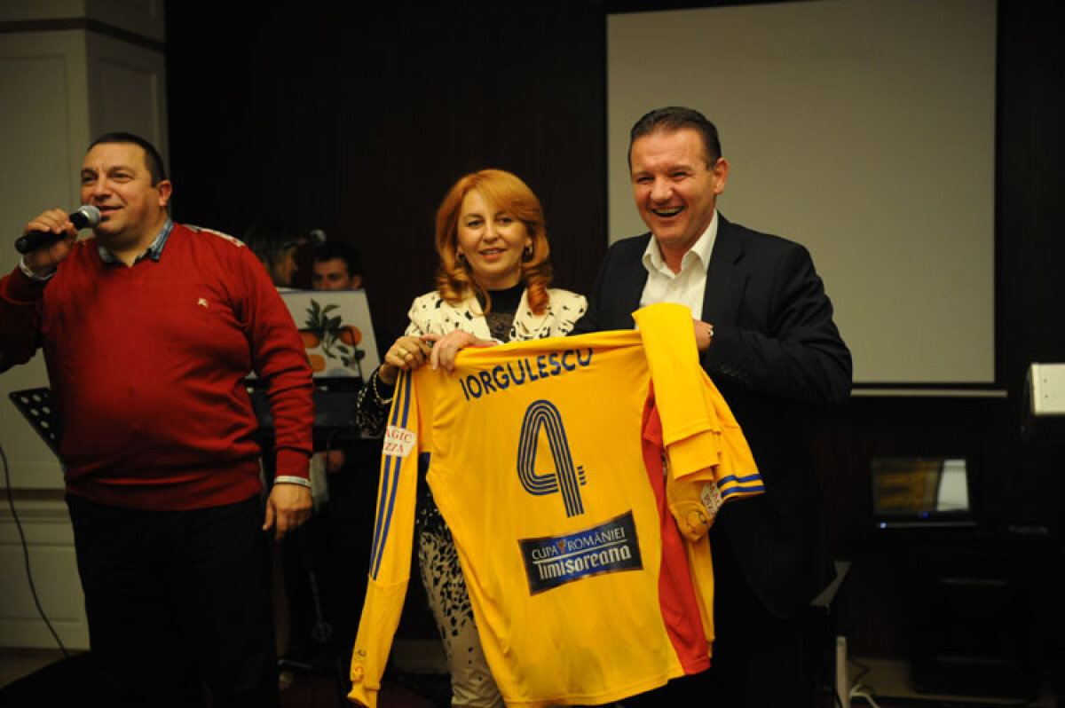 Zotta a cumpărat la licitaţie tricoul lui Iorgulescu, omul care l-a alergat pe teren, în '99, să-l bată :)