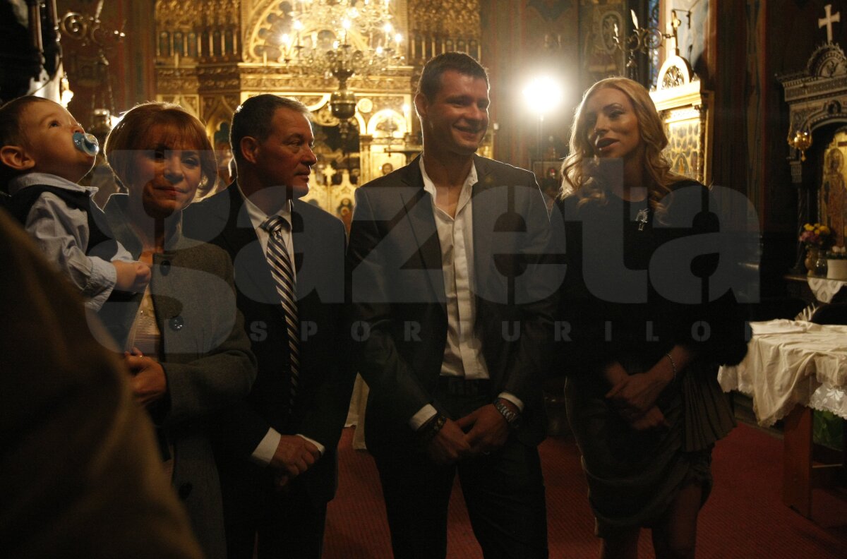 FOTO Marius Niculae şi-a botezat azi fetiţa. Jucătorii dinamovişti au lipsit!