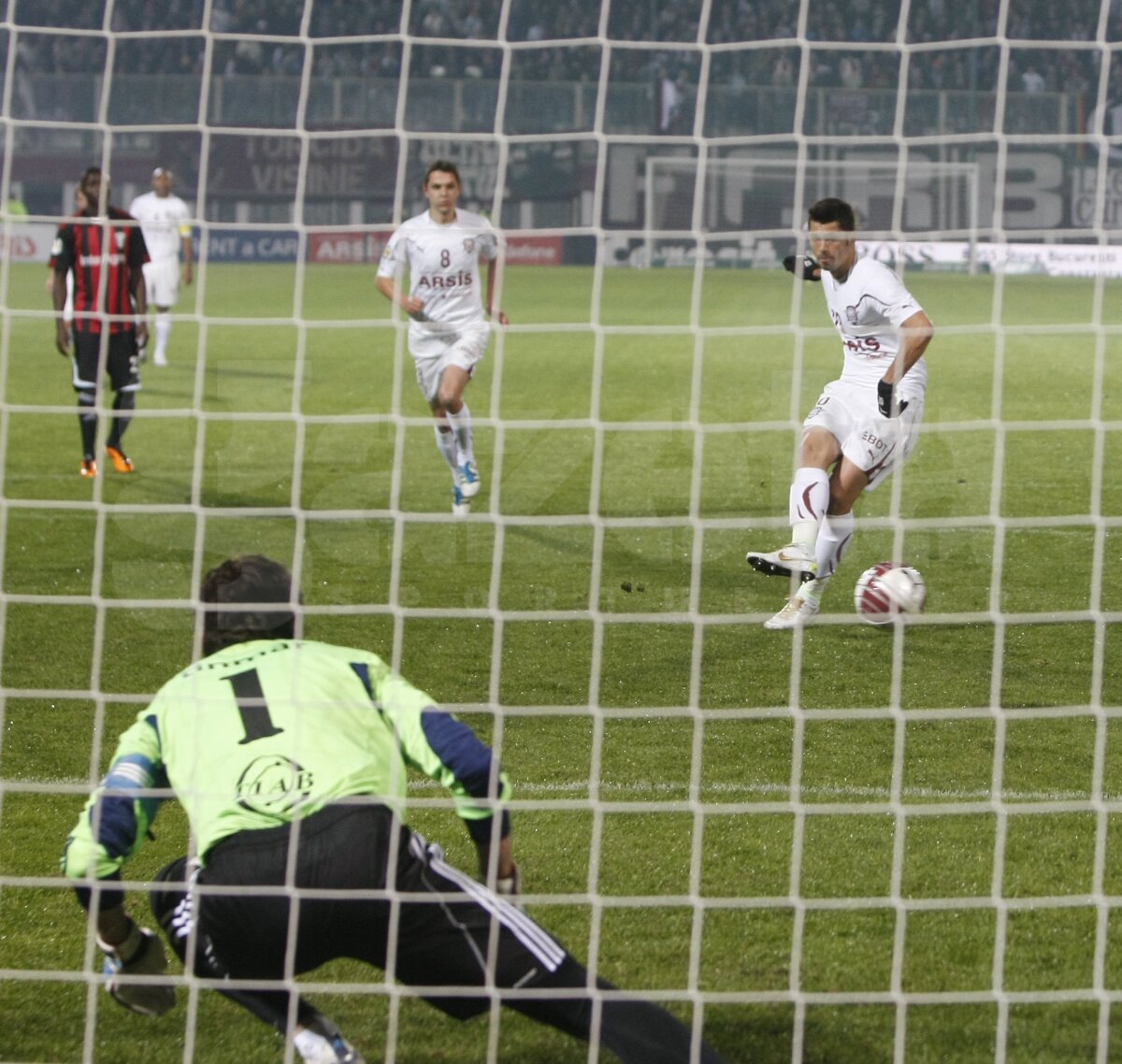FOTO Rapid cîştigă cu 3-2 un meci spectaculos împotriva Astrei şi se apropie la două puncte de Dinamo