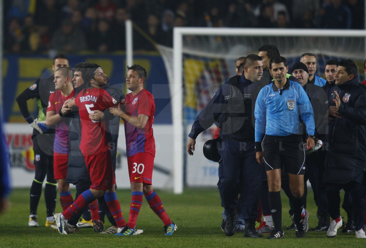 Cronica unui meci tragic Petrolul - Steaua 0-2, suspendat în minutul 45 » Marea irascibilitate