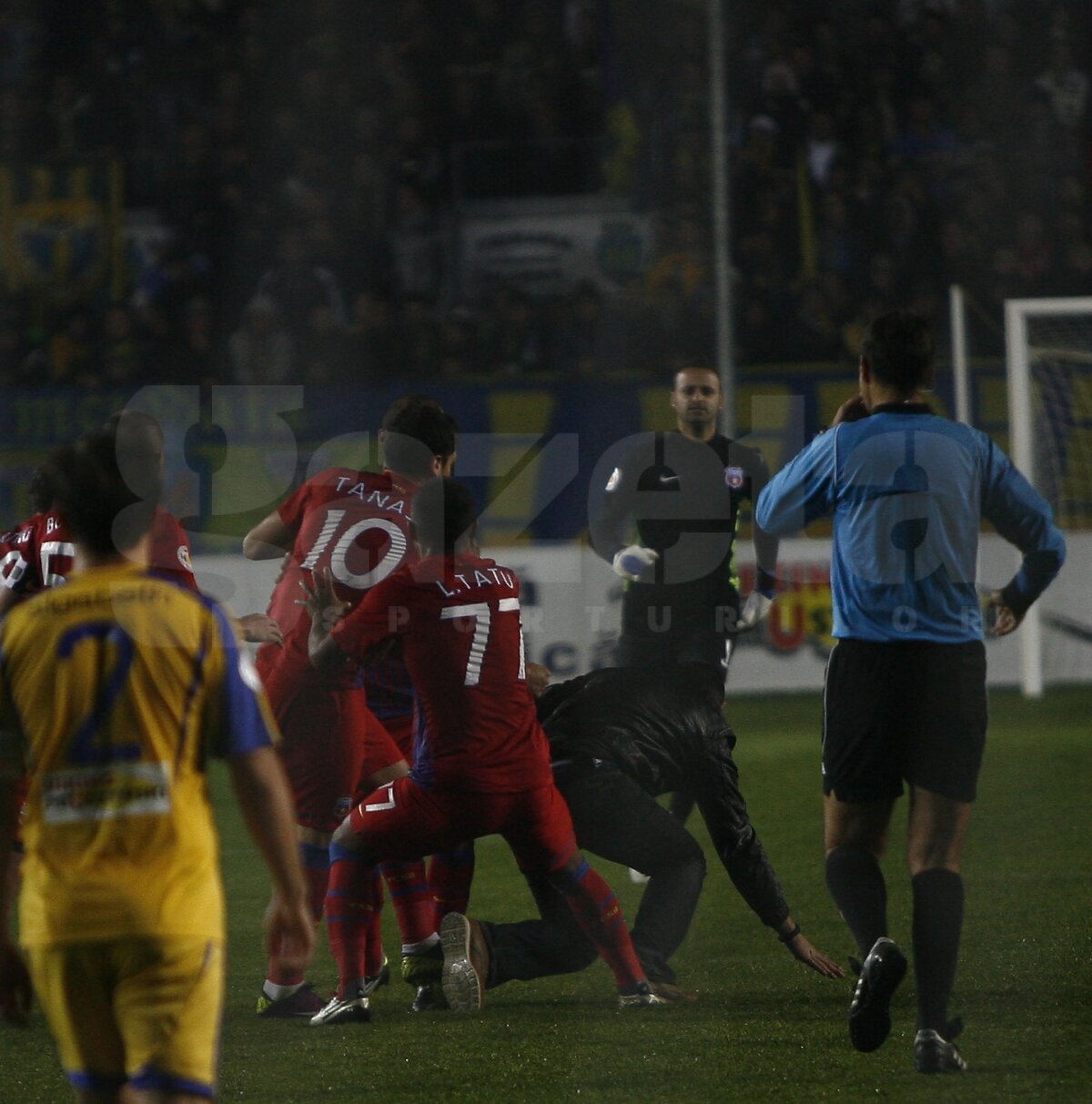 Cronica unui meci tragic Petrolul - Steaua 0-2, suspendat în minutul 45 » Marea irascibilitate