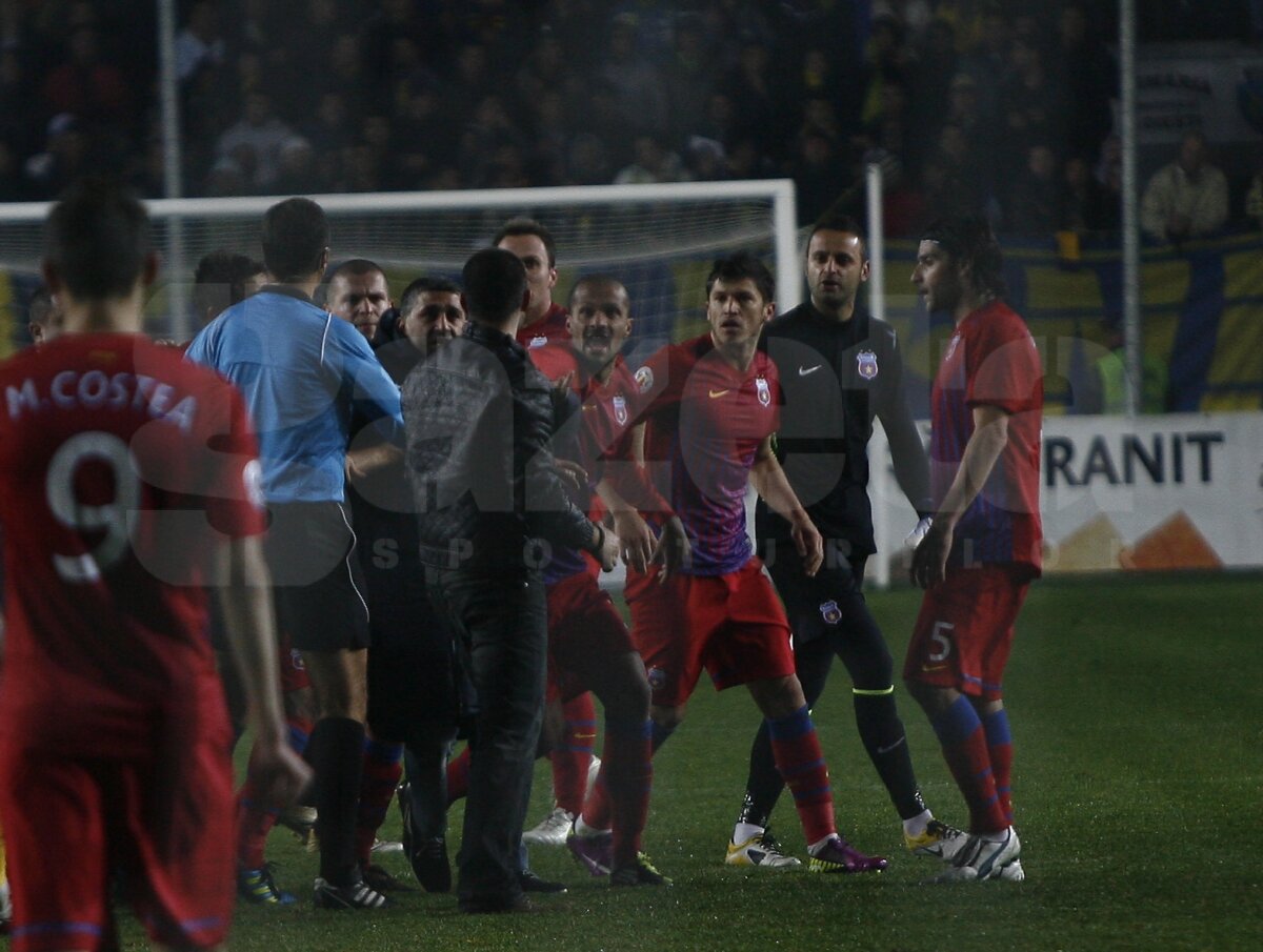 Cronica unui meci tragic Petrolul - Steaua 0-2, suspendat în minutul 45 » Marea irascibilitate