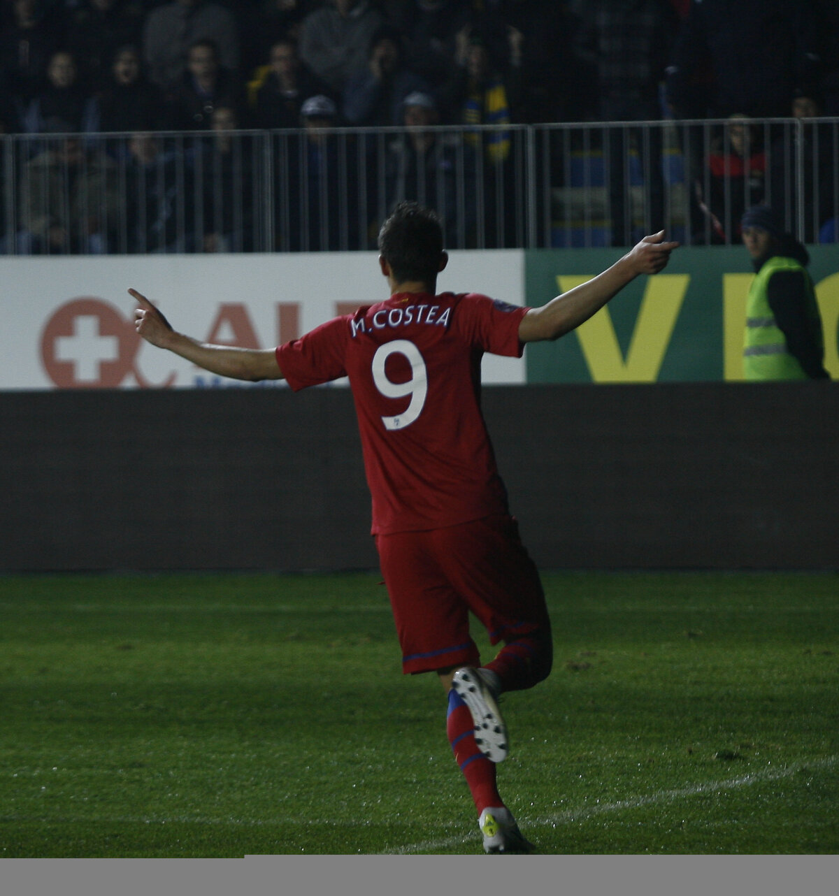 Cronica unui meci tragic Petrolul - Steaua 0-2, suspendat în minutul 45 » Marea irascibilitate