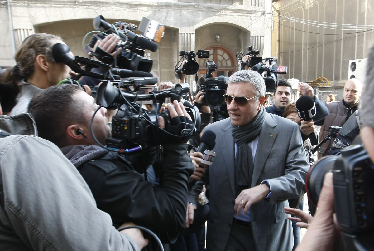 GALERIE FOTO Dezafilierea Craiovei » Mircea Sandu şi Marius Stan au încheiat "vizitele" Comitetului Executiv al FRF la DNA