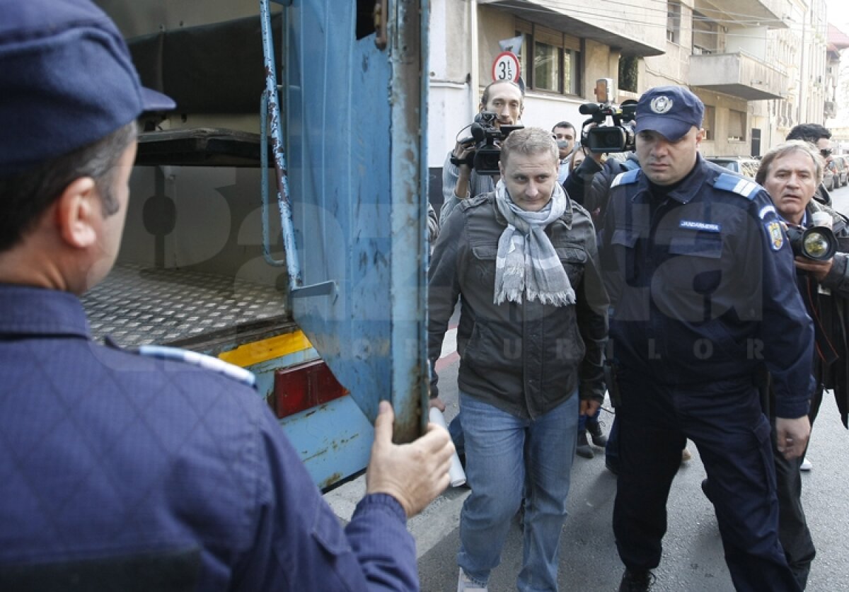 GALERIE FOTO Dezafilierea Craiovei » Mircea Sandu şi Marius Stan au încheiat "vizitele" Comitetului Executiv al FRF la DNA