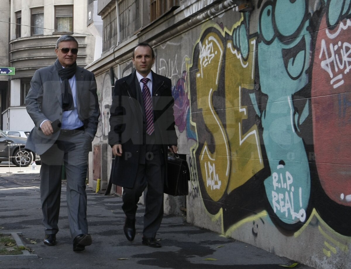 GALERIE FOTO Dezafilierea Craiovei » Mircea Sandu şi Marius Stan au încheiat "vizitele" Comitetului Executiv al FRF la DNA