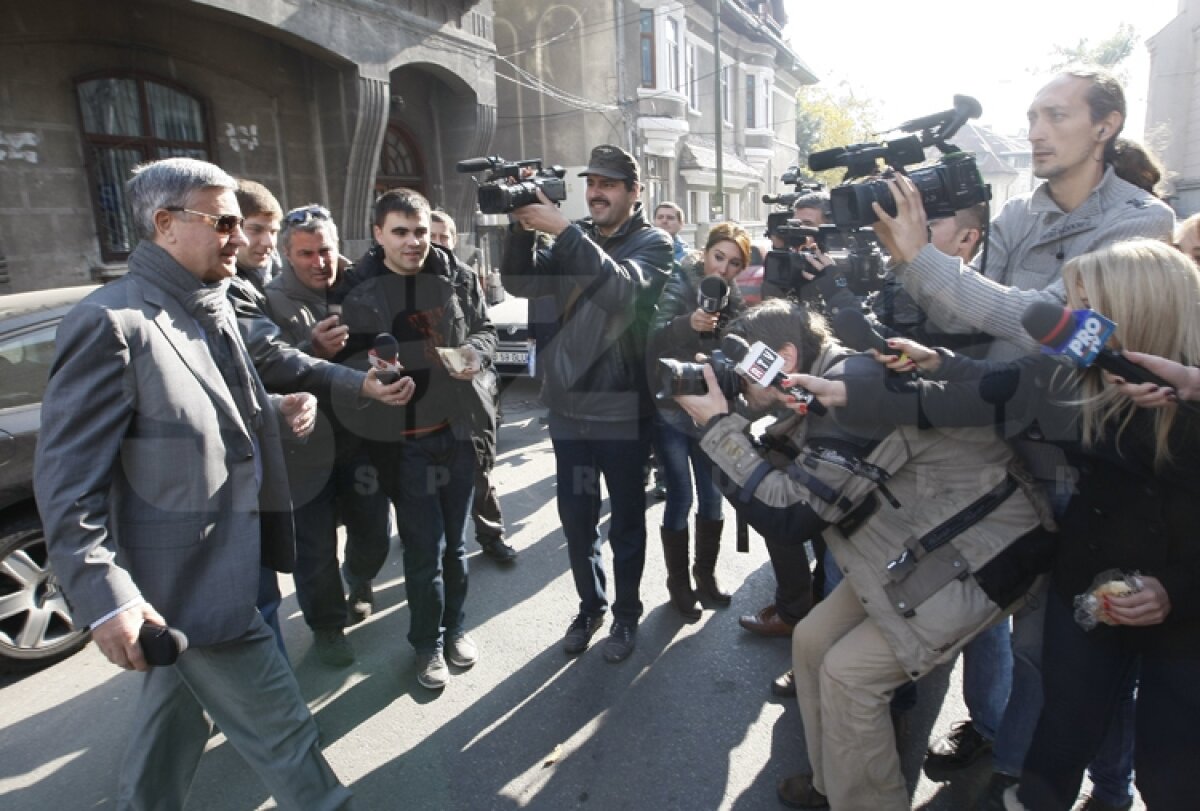 GALERIE FOTO Dezafilierea Craiovei » Mircea Sandu şi Marius Stan au încheiat "vizitele" Comitetului Executiv al FRF la DNA