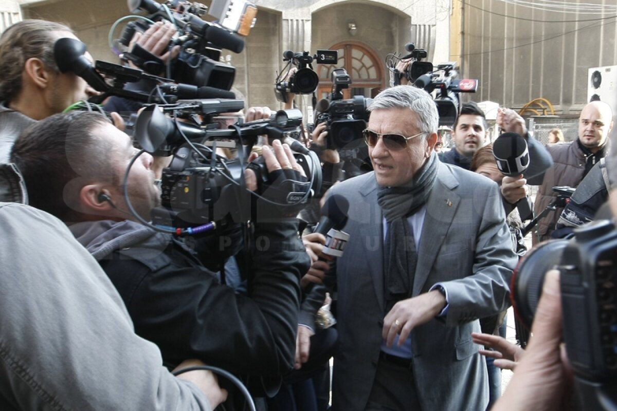 GALERIE FOTO Dezafilierea Craiovei » Mircea Sandu şi Marius Stan au încheiat "vizitele" Comitetului Executiv al FRF la DNA