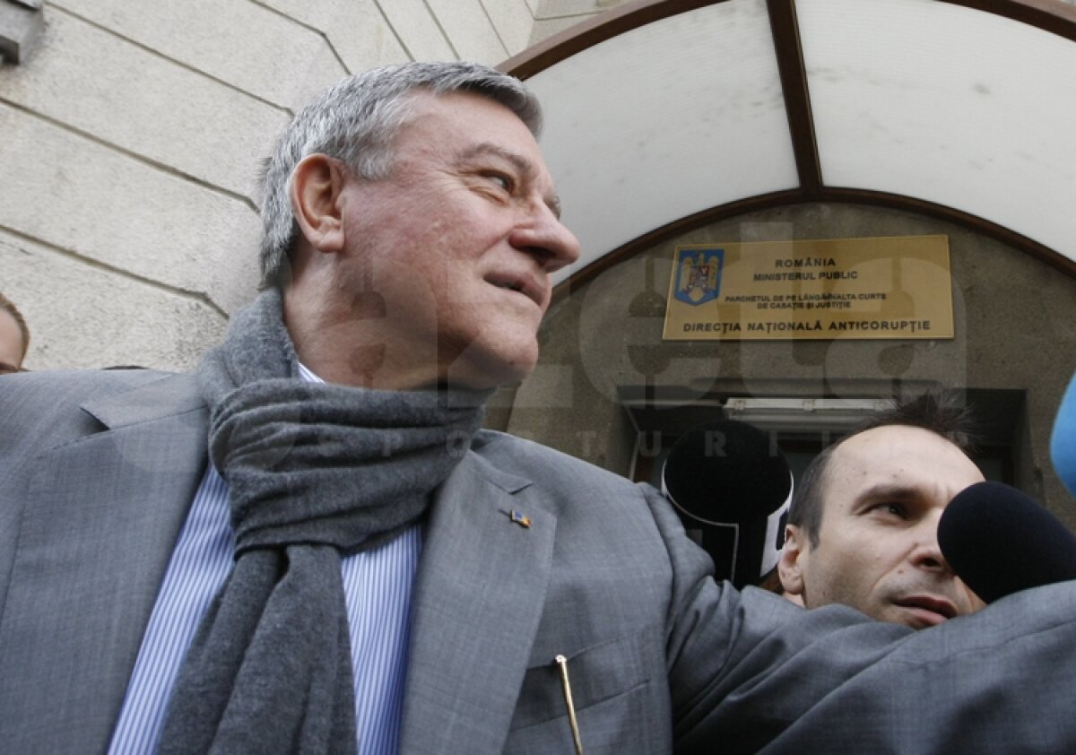 GALERIE FOTO Dezafilierea Craiovei » Mircea Sandu şi Marius Stan au încheiat "vizitele" Comitetului Executiv al FRF la DNA