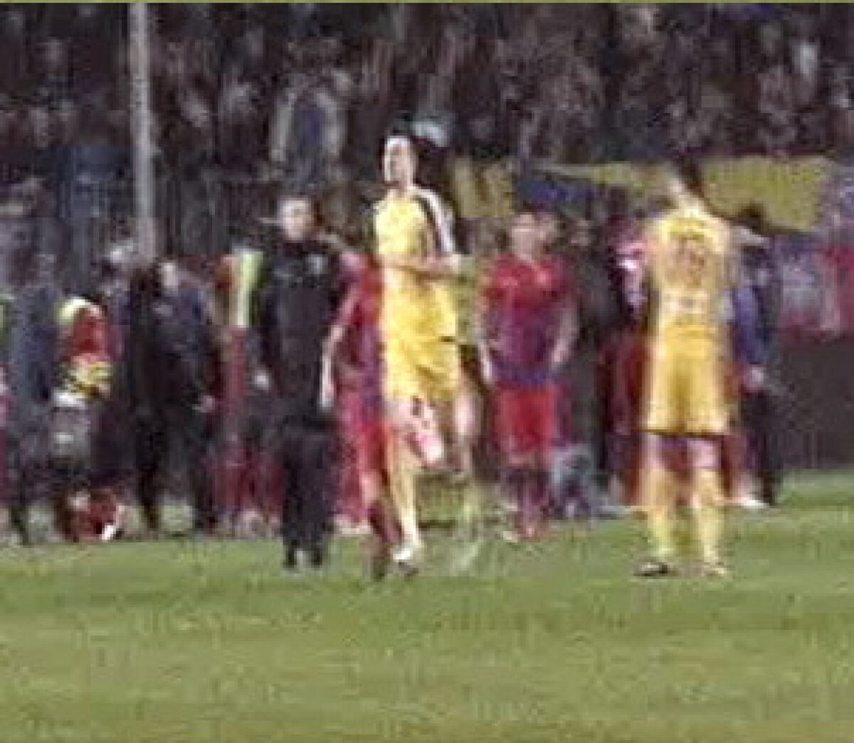 FOTO Huliganul de la Ploieşti a fost ajutat de jucătorul Sipovici să ascundă urmele agresiunii