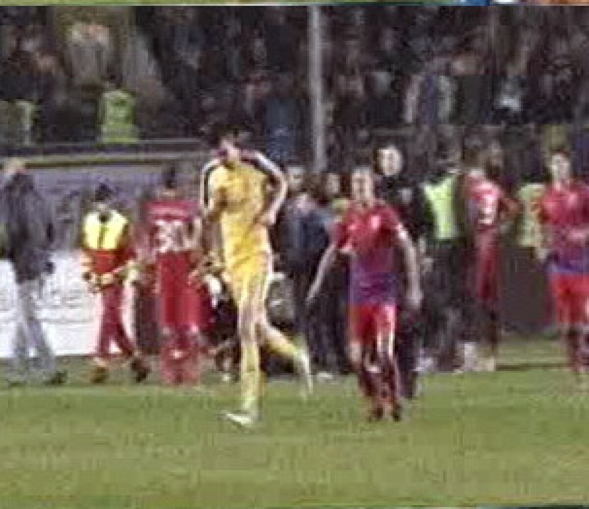 FOTO Huliganul de la Ploieşti a fost ajutat de jucătorul Sipovici să ascundă urmele agresiunii