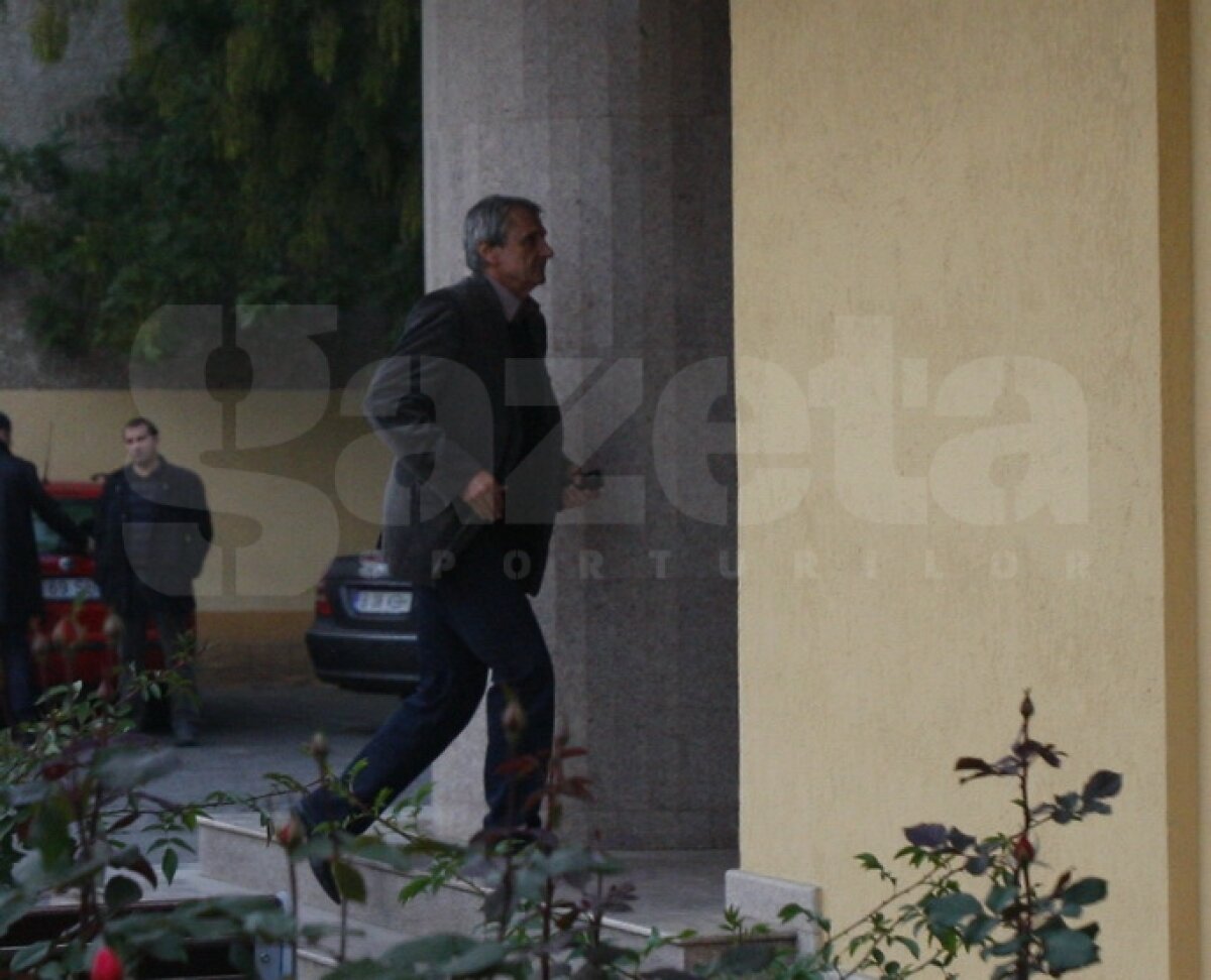 DECIZII. Martinovici şi Stanca iertaţi de suspendări. Petrolul 6 meciuri fără spectatori, amendă şi 0-3 la masa verde. Sipovici găsit nevinovat