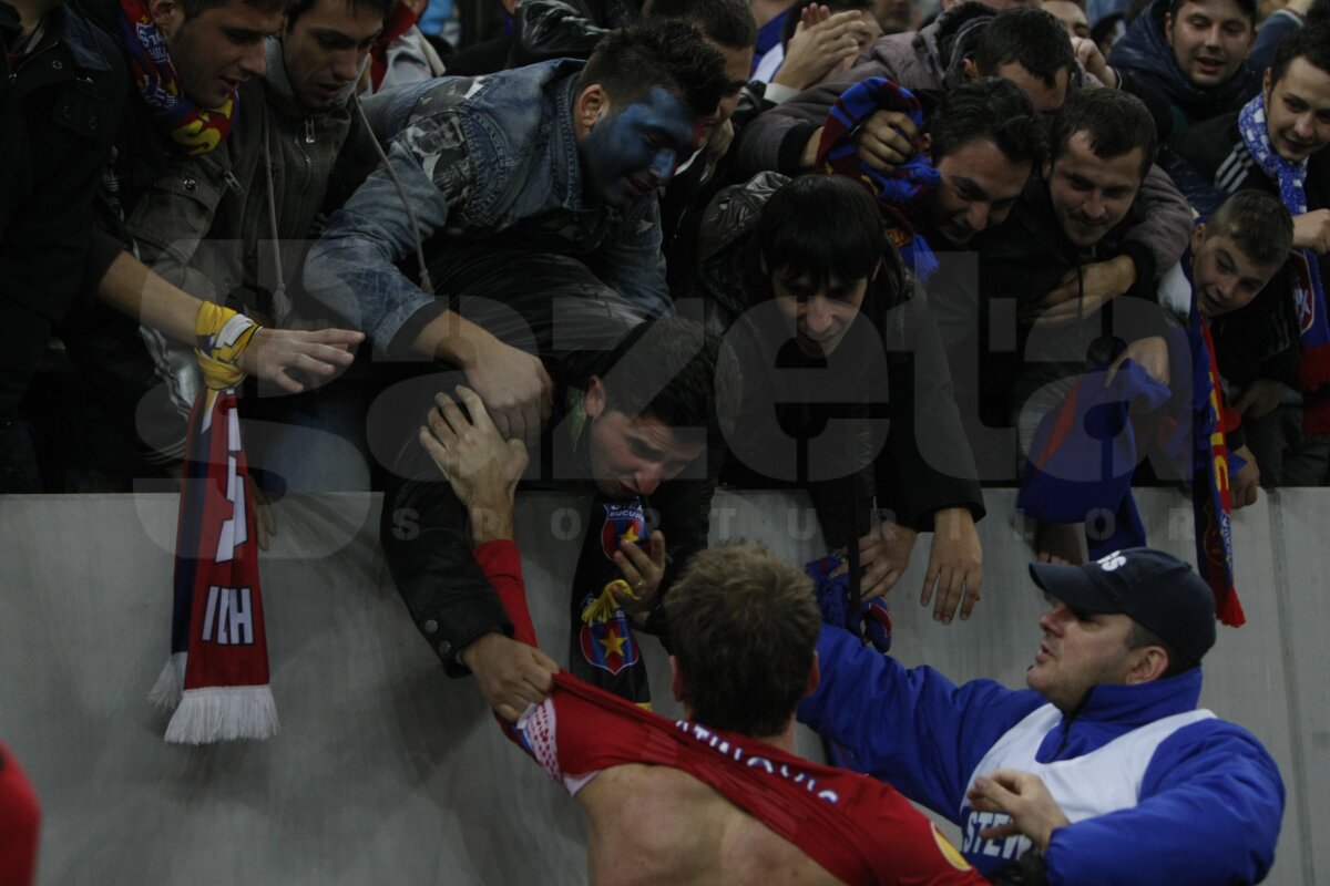 FOTO Martinovici e noul idol al suporterilor: mesajele de susţinere au umplut tribuna