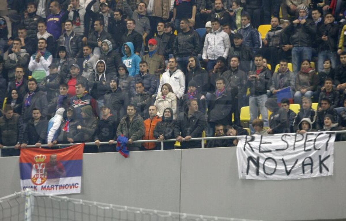 FOTO Martinovici e noul idol al suporterilor: mesajele de susţinere au umplut tribuna