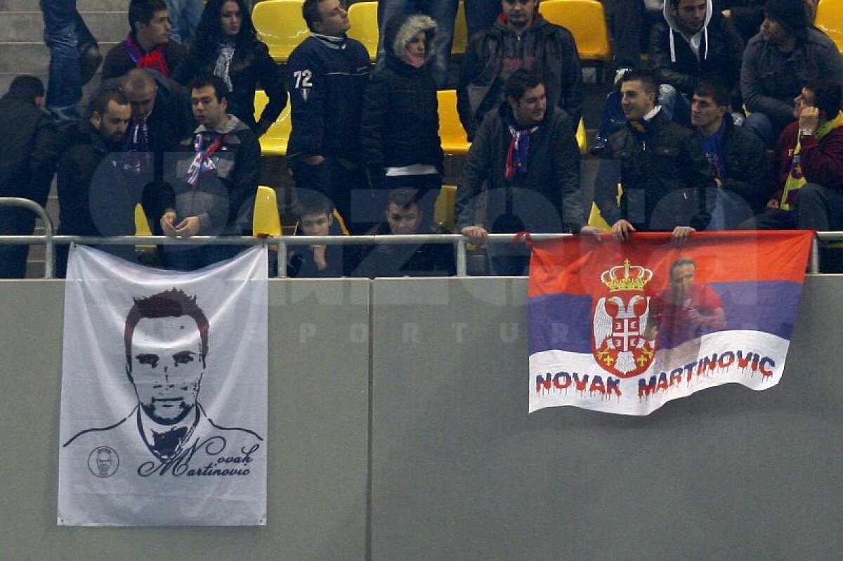 FOTO Martinovici e noul idol al suporterilor: mesajele de susţinere au umplut tribuna