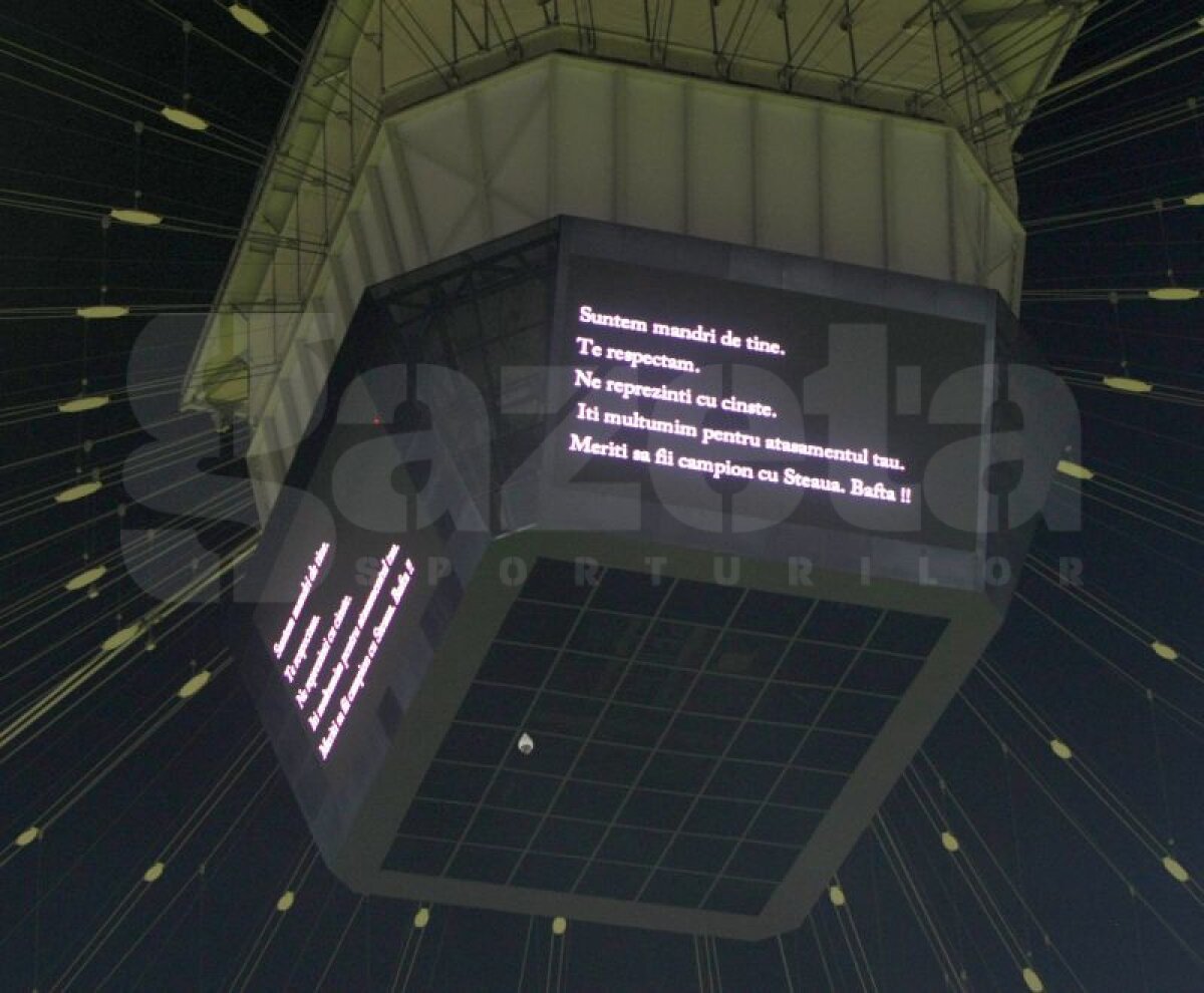 FOTO Martinovici e noul idol al suporterilor: mesajele de susţinere au umplut tribuna