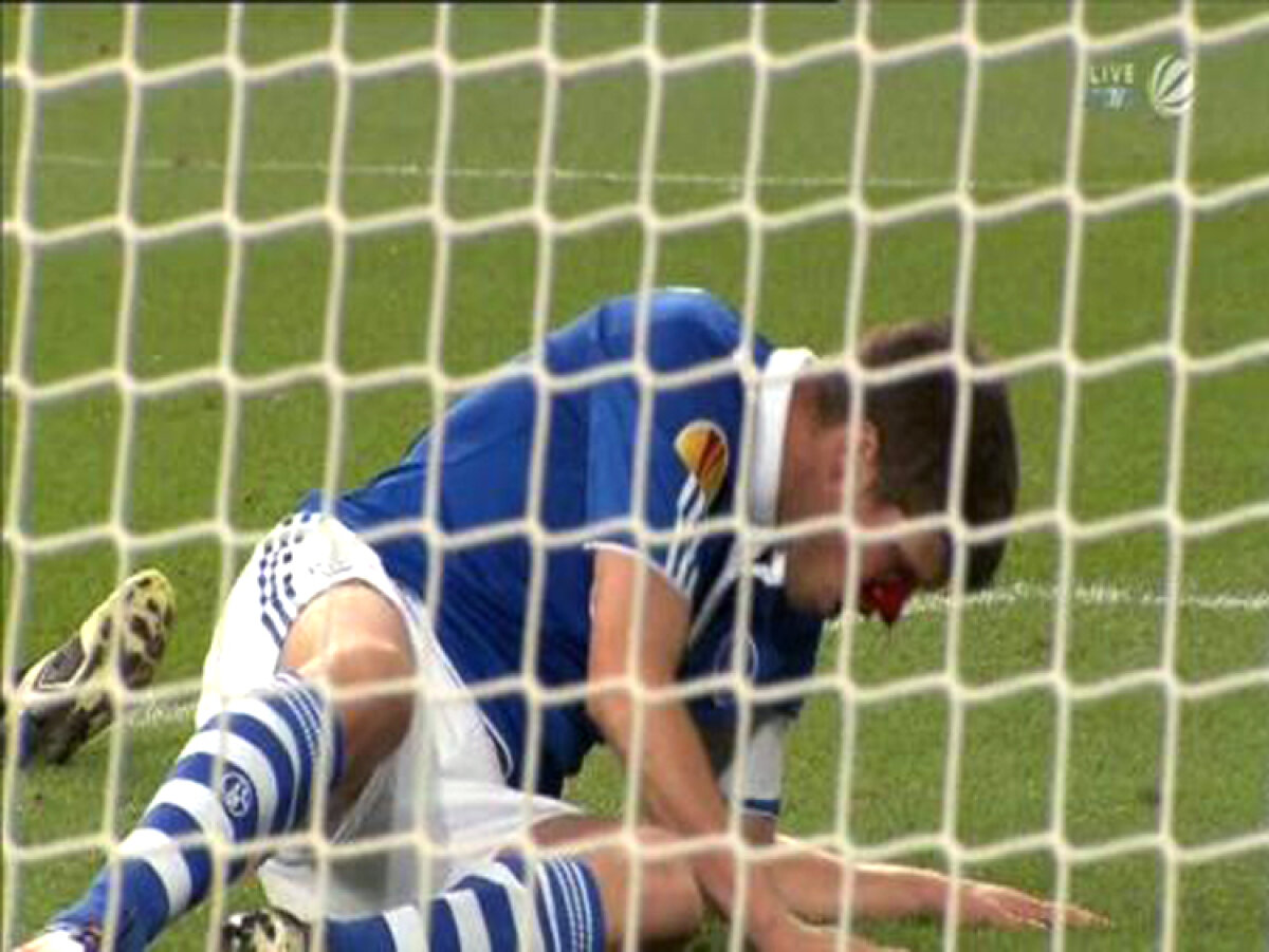 GALERIE FOTO Huntelaar a fost dus de pe teren direct la spital şi operat timp de o oră