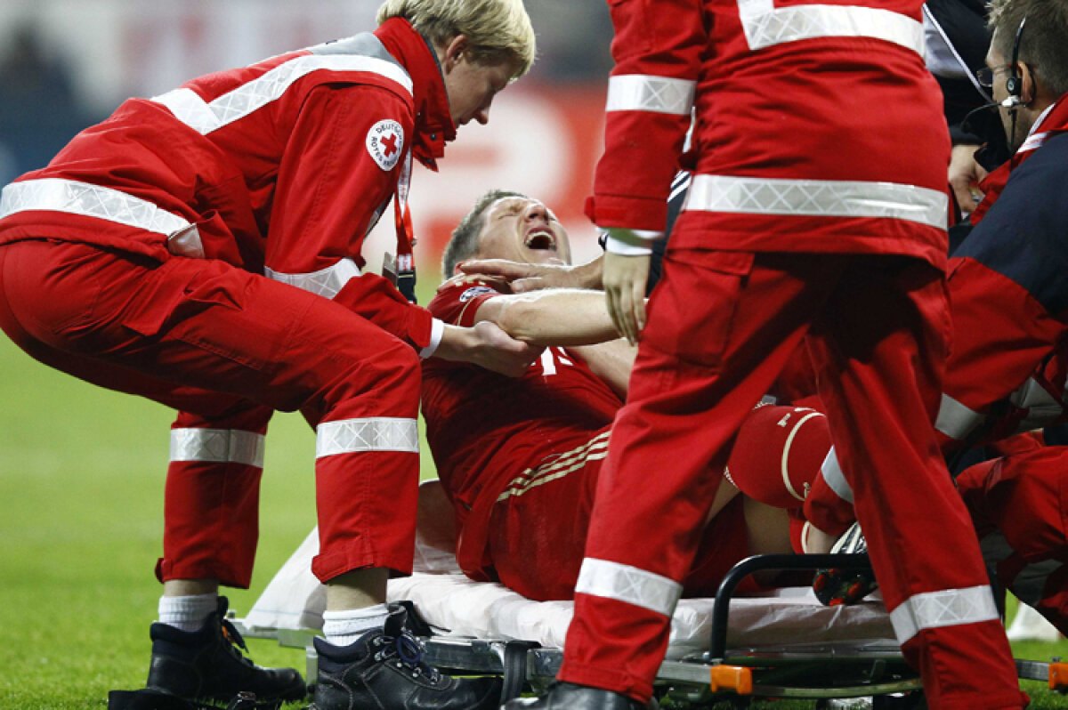 GALERIE FOTO Huntelaar a fost dus de pe teren direct la spital şi operat timp de o oră