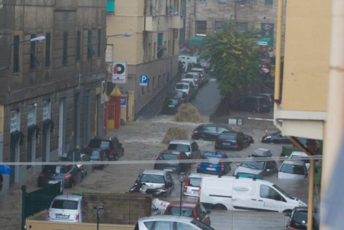 GALERIE FOTO » Imagini şocante din Genova! Furtunile au amînat Genoa-Inter