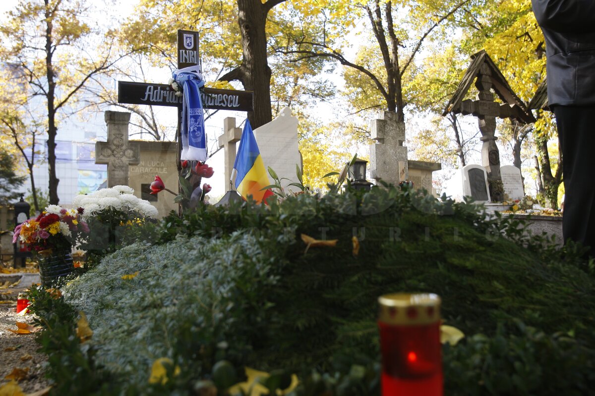 FOTO Fanii Ştiinţei au venit la Bucureşti pentru a-l comemora pe Adrian Păunescu la un an de la moartea sa