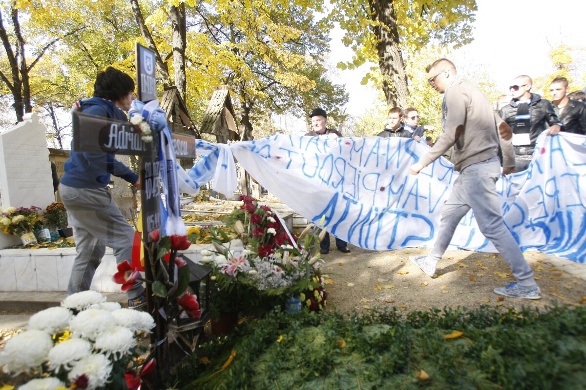 FOTO Fanii Ştiinţei au venit la Bucureşti pentru a-l comemora pe Adrian Păunescu la un an de la moartea sa