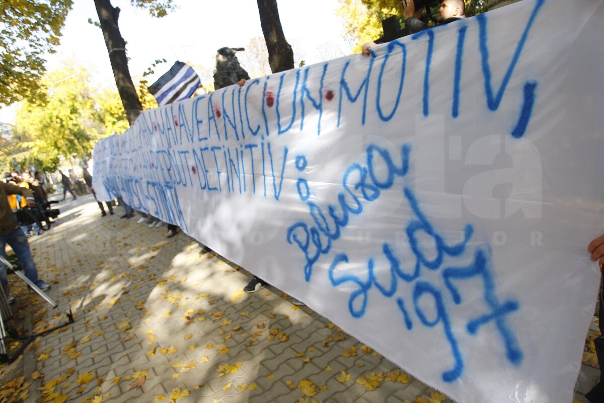 FOTO Fanii Ştiinţei au venit la Bucureşti pentru a-l comemora pe Adrian Păunescu la un an de la moartea sa