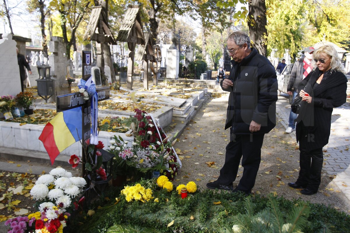 FOTO Fanii Ştiinţei au venit la Bucureşti pentru a-l comemora pe Adrian Păunescu la un an de la moartea sa