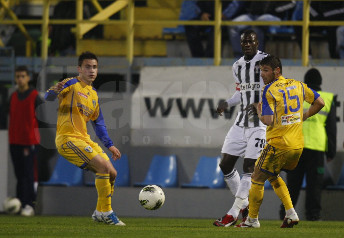 FOTO Astra şi Petrolul au încheiat nedecis derby-ul Ploieştiului, 1-1